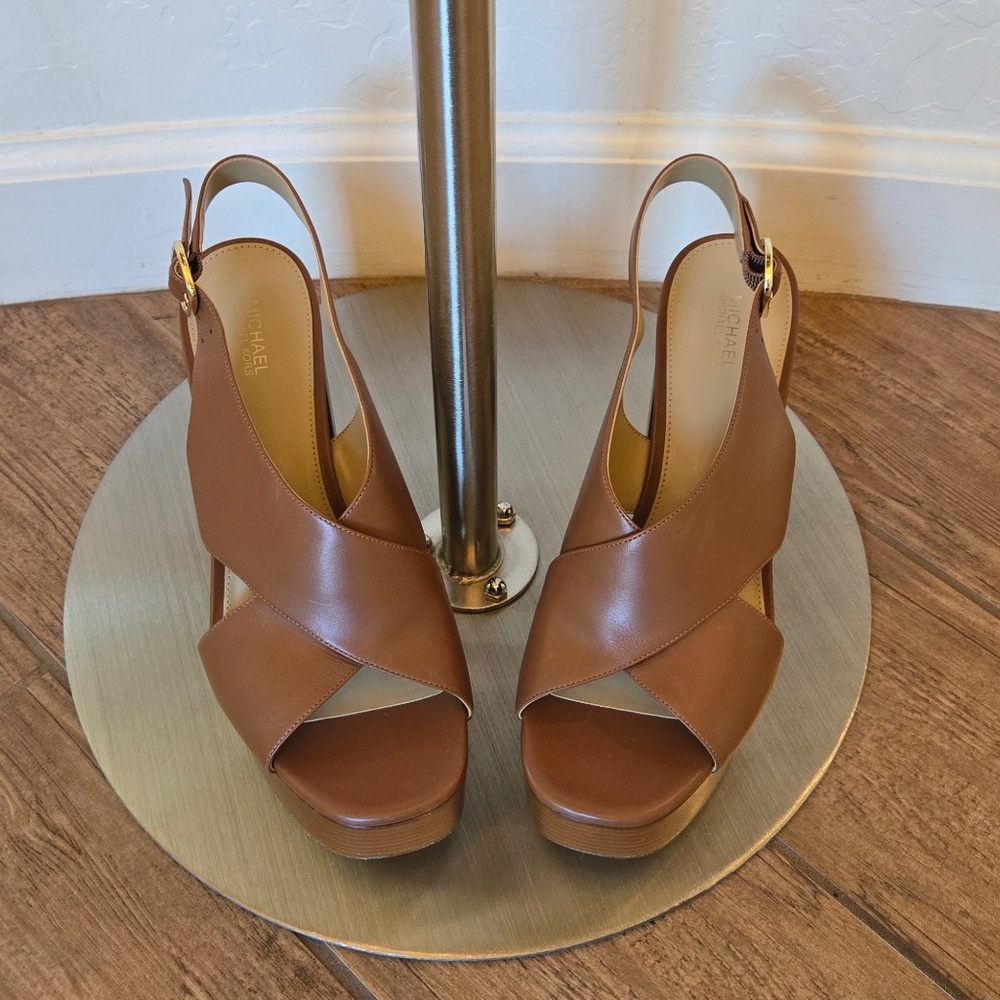 Michael Kors Isla  Platform Sandal